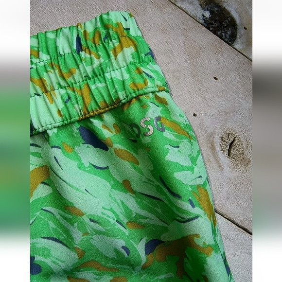 DSG Shorts Mid Rise Stride Run Camo Green Size Women's Small NWT - Picture 7 of 7